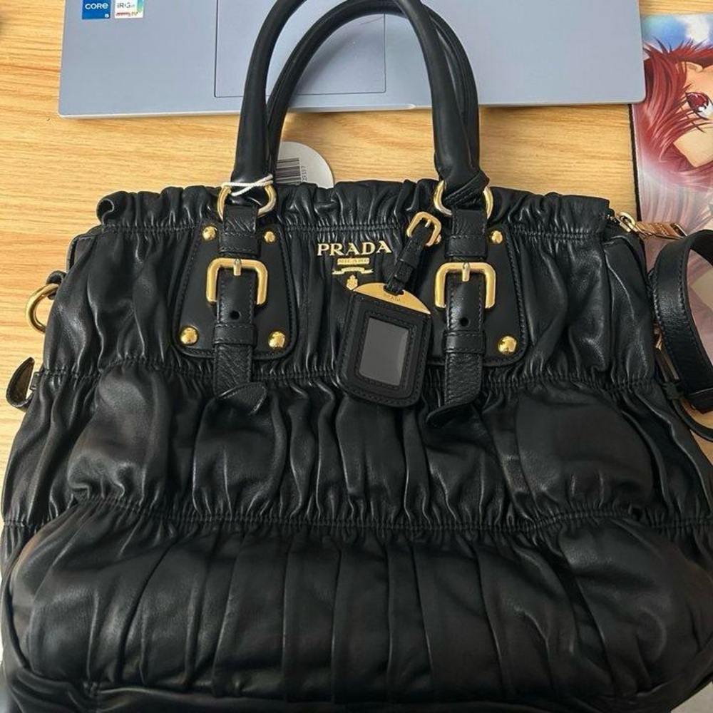 100% Authentic Prada Nappa Gaufre Leather Tote bag. - Picture 2 of 11